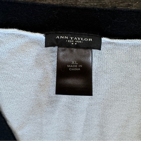 Ann Taylor | Women's Black White Cardigan | Four Pockets | Classic Minimalist XL - Picture 2 of 4